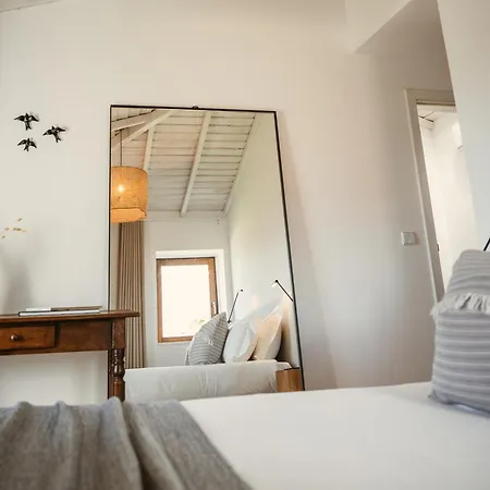 By Nhome Hotel Cerquido