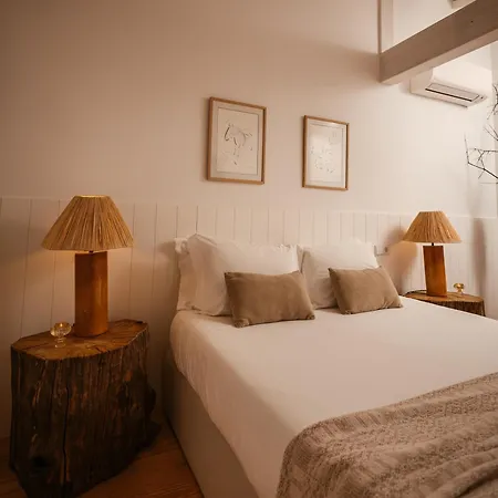 By Nhôme Hotel *
