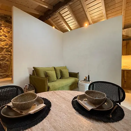 By Nhome מלון Cerquido