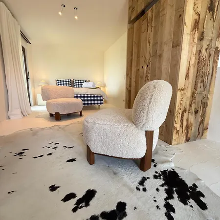 By Nhome Hotel *
