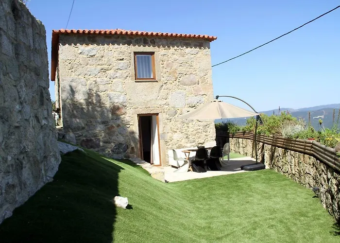 מלון By Nhome Cerquido